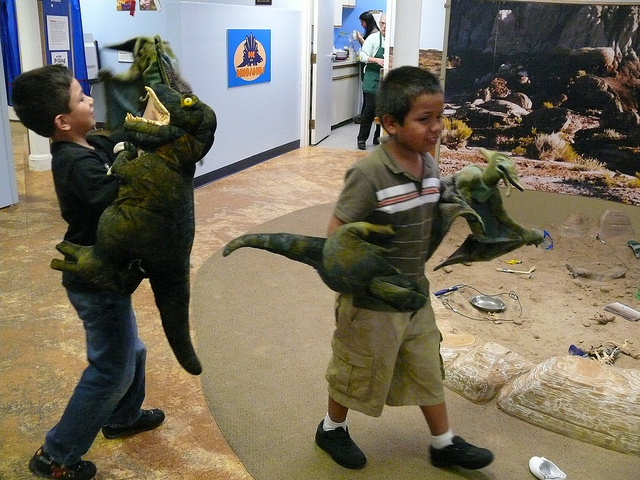 dig-into-dinosaurs-madison-childrens-museum